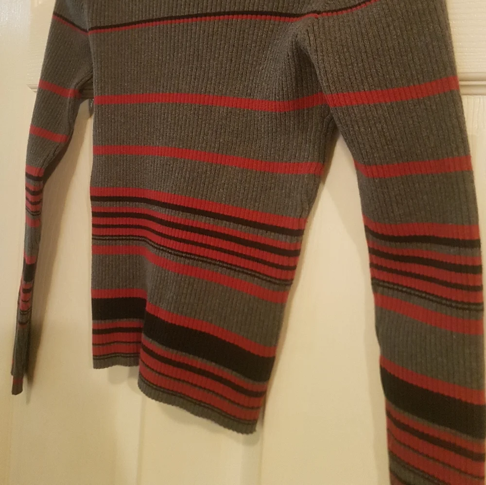 👚 Smart Set V-Neck Striped Bodycon Top - Picture 2 of 6